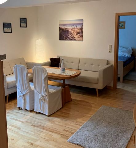 My fully equipped 2 room apartment can accommodate two people and is centrally located in the heart of the old town, in a quiet street. The castle garden is only a few steps away. City center, state theater, outdoor pool and restaurants as well as st...