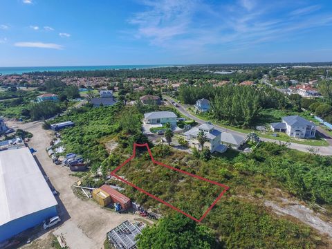 Embrace the epitome of luxury living in eastern New Providence with this exceptional single-family lot in the Exclusive Palm Cay enclave. Spanning approximately 10,405 sq.ft, this elevated parcel provides an idyllic canvas for crafting your dream res...