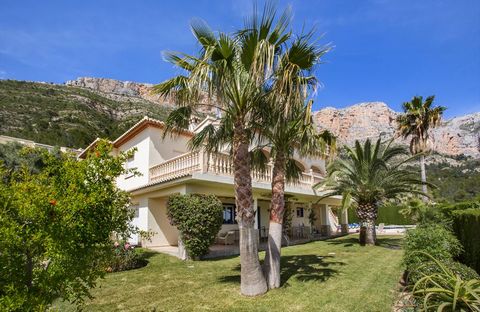 Large and comfortable luxury villa with private pool in Javea, Costa Blanca, Spain for 10 persons. The villa is situated in a residential beach area. The luxury villa has 4 bedrooms and 3 bathrooms, spread over 2 levels. The accommodation offers priv...