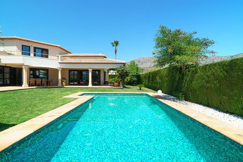 Lovely and comfortable luxury villa with private pool in Denia, Costa Blanca, Spain for 4 persons. The villa is situated in a hilly and residential area and close to restaurants and bars. The villa has 2 bedrooms, 2 bathrooms and 1 guest toilet. The ...