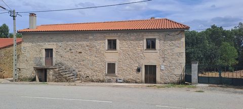 Rustic 5 bedroom villa in Vilar Seco. Property composed of a dwelling house in traditional stone construction typical of the region, with two floors, a small patio in front of the house and adjacent land with 304m2. The gross construction area is 277...