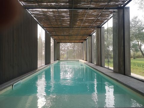 Dpt Bouches du Rhône (13), à vendre ARLES propriété avec piscine et terrain de 6200m²