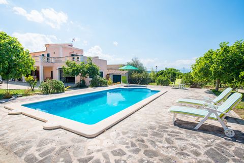A delightful residence in Maria de la Salut, featuring a private pool, invites accommodation for four people. This beautiful house has a private salt pool, with a size of 8m x 4m and a depth ranging between 1.3m and 1.8m, where you can relax on one o...