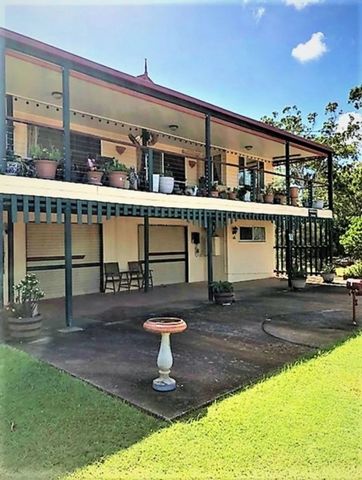 Large Queenslander with two living areas ,Three bedrooms all with built-ins, (Main with en-suite ) kitchen with a water view over Canaipa passage towards Nth Stradbroke island Large East facing deck to enjoy those summer breezes and watch the sunrise...