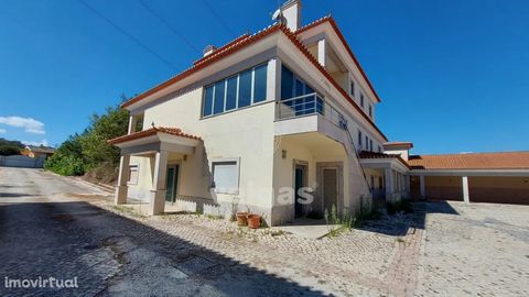 House inserted in small condominium of 3 properties, 10 minutes from Alcobaça. This is inserted in a plot of land of 2998 m2 and consists of 2 floors + basement, having a gross construction area of 632m2. Composed on the ground floor by large living ...