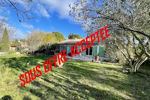 In the heart of the village, on a superb plot of land of 1200 m2, a beautiful Languedoc farmhouse spirit for this single-storey villa in perfect condition developing 220 m2 of living space Under the traditional framework, a magnificent height for the...