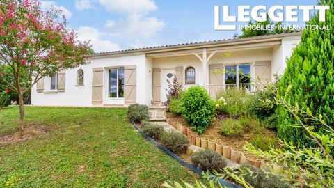 A26177SAT32 - Situated in a quiet area of Condom just a few minutes' walk from the shops, a sublime villa built in 2005 with garage and garden. The recently renovated single-storey house offers around 131m2 of living space and comprises an entrance h...