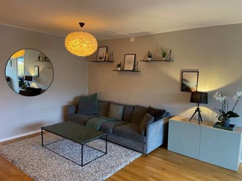 A bright and newly renovated apartment on the seventh floor with a view of central Gothenburg. Windows on two sides and a balcony. Spacious living room with open areas. Perfect apartment for a family with 5 bedrooms that can be used as extra offices ...