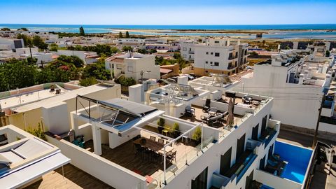 3 bedroom villa with 149.64 m2 of gross construction area, sea view, swimming pool and outdoor parking, in the village of Fuseta, in Olhão, Algarve. This semi-detached duplex house has three bedrooms en suite, spacious and bright. Living room, full o...