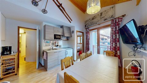 Appt. Pierre Blanche is a modern and spacious apartment located in La Chapelle d’Abondance, a short walk from the centre and the ski lifts. Built in 2016, the apartment is in excellent order throughout and comprises a spacious entrance hall with stor...