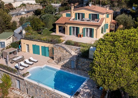 In an exclusive position, on the famous Ospedaletti circuit, a few meters from services and beaches, we offer for sale a beautiful villa with swimming pool overlooking the sea and large garden. The property is on two levels, on the first floor there ...