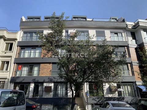 Immobilier en Duplex Avec des Revenus Locatifs Élevés Potentiels à Istanbul Kadıköy L'immobilier en duplex est à Kadıköy, une destination populaire appartenant à la partie anatolienne. Kadıköy possède des endroits charmants tels que Moda, des cuisine...