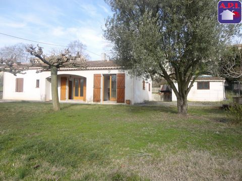 Single-storey villa, 1990s, 110 m² of living space, facing south, on an enclosed, tree-lined plot of 890 m², with garden sheds. Swimming pool..near shops, in quiet residence. Composed of an entrance hall, a large living room / open fitted kitchen of ...