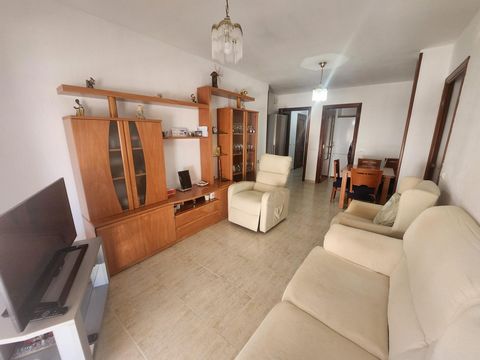 Apartment in Torredembarra area *CENTRE, 75.00 m. of surface, 10 m2 of kitchen, 25 m2 of living - dining room, 6 m2 of terrace, 900 m. from the beach, 2 double bedrooms and a single room, 2 bathrooms, property in good condition, equipped kitchen, int...