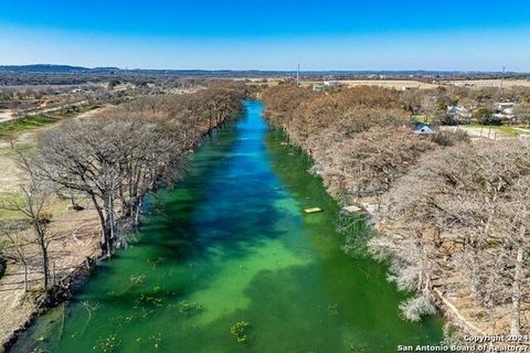 Endless opportunities on approximately 5 acres with 510' of deep water Guadalupe River frontage. Located on Center Point Lake just upstream from the dam and the waterfall crossing on a wide stretch of the river with deep water - perfect for fishing, ...