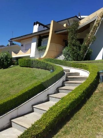 Villa de luxe de 6 chambres à vendre   Magnifique villa, située à Vila Pouca de Aguiar, insérée dans un quartier résidentiel, qui se distingue par sa tranquillité et son élégance, qui vous procurera, à vous et à votre famille, une qualité de vie uniq...