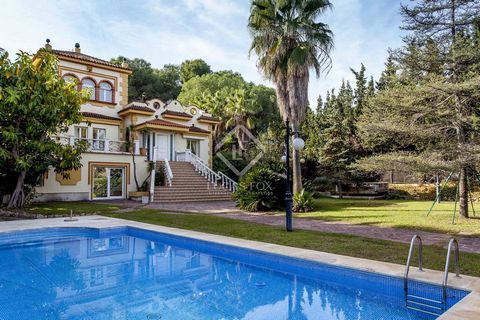 This large villa with a tower is located in a prestigious development in the municipality of Godella, just 10 minutes from the centre of Valencia. The property boasts a well established garden with huge palm trees and a swimming pool. It also offers ...