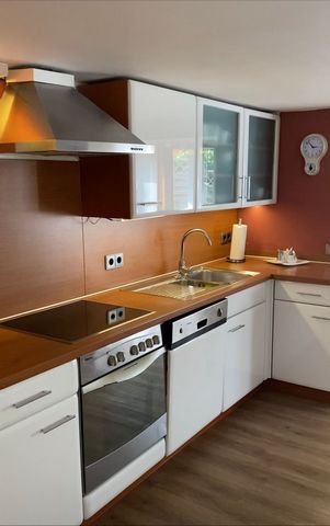 The apartment, which is the subject here, can be occupied and is located in Essen-Burgaltendorf in a quiet settlement. The property includes three attractive rooms. The apartment has a spacious bathroom with shower and bathtub. You can make the terra...