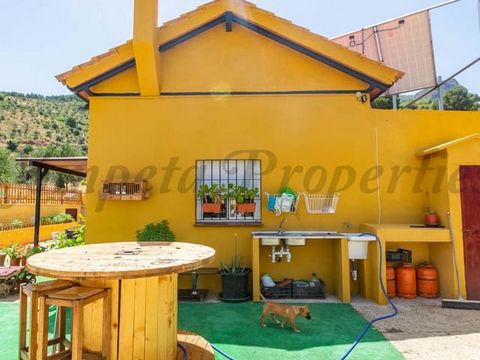If you are looking for a country property in Spain, thin one might be of your interest! Amazing country house in Ardales (Málaga) located on the outskirts of the Sierra de Alcaparín. It consists of two floors, the ground floor has a cozy living room,...