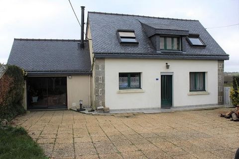 New on the market in Noyal Pontivy. Small house from the 80s, in a hamlet in the countryside and quiet and ideal for a first acquisition The house consists of an entrance hall, a kitchen, a dining room with a recent wood stove, a bedroom, a bathroom,...