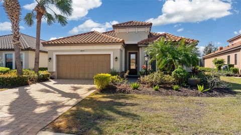 The time is right to seize the day and make yourself at home in Esplanade, a highly sought after community in Lakewood Ranch. Lushly landscaped and bursting with rich amenities it's sure to please the most discerning buyer. This thoughtfully laid out...