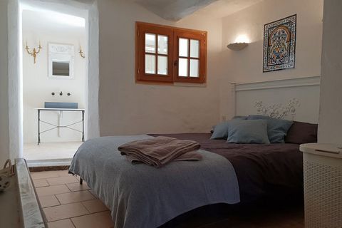 Located in Méounes-lès-Montrieux, this beautiful villa has 2 bedrooms for 5 guests. Suitable for small groups, guests can relax in the swimming pool and jacuzzi; and access free WiFi at this pet-friendly property. You can drive down to Bandol using t...
