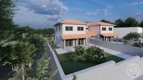 I present you this semi-detached villa under construction, located just 5 minutes from the city and with access to the highway. This villa offers you all the comfort and space you are looking for for your family. It consists of a basement with garage...
