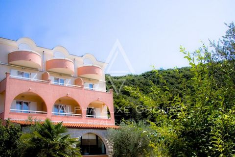 Istria, Pula, Krnica: Hotel with sea view Introducing a captivating hotel located in the picturesque bay of Krnička Luka, near Krnica, Istria. This stunning property, just a stone's throw from the Adriatic Sea, offers breathtaking views of the s...