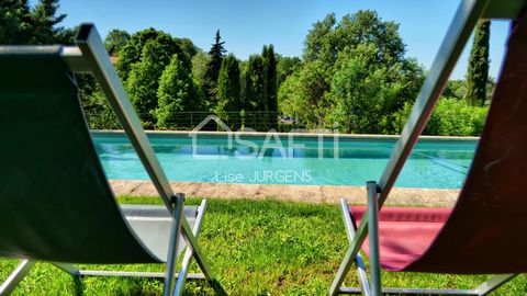 Between Luberon and Ventoux, 40 minutes from TGV-Avignon train station, in a dominant position, magnificent property nestled in a landscaped park of 18,617 sqm. Privileged environment, of a rare serenity, close to Pernes-les-Fontaines and Isle-sur-la...