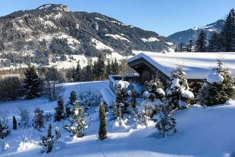 Chalet Grand Wastl położony jest w cudownej, cichej i idyllicznej lokalizacji na skraju lasu nad Pinnersdorf, małą osadą pomiędzy Wörgl i Itter. Już podczas śniadania masz wspaniały widok na okoliczne góry. Do stoku narciarskiego „Skiwelt Wilder Kais...