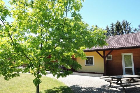 Casa bifamiliare ristrutturata nel 2019 a Kolczewo, a solo 1 km dal lago balneabile Kolczewskie ea 3 km dal Mar Baltico. L'alloggio è ideale per chi cerca tranquillità e amanti della natura o famiglie con bambini. Il giardino comune offre molto spazi...