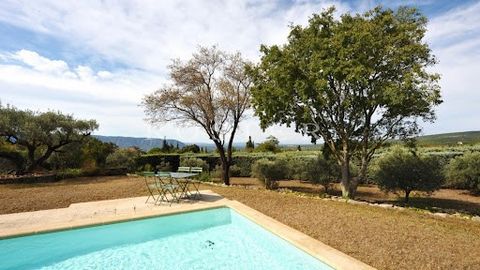 Former 19th-century magnanerie in Gordes, just a few minutes from the village center, offering magnificent views of the Luberon. This property has retained all the charm and authenticity of the past. The property offers over 190m² of usable space in ...