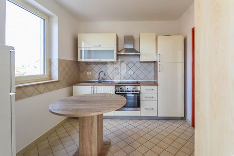 Location: Istarska županija, Umag, Umag. Istria, Umag, Centar An apartment for sale in Umag in a sought-after location, the apartment is close to the beach and the sea. The apartment consists of a hallway, living room, terrace, kitchen, 1 toilet, 1 b...