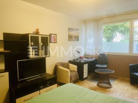 Investimento interessante o la vostra felicità personale? Benvenuti in questa oasi residenziale di 35 m² nel cuore di Berlino-Charlottenburg vicino a Kudamm! Che si tratti della vostra felicità abitativa personale, progettata secondo le vostre idee o...