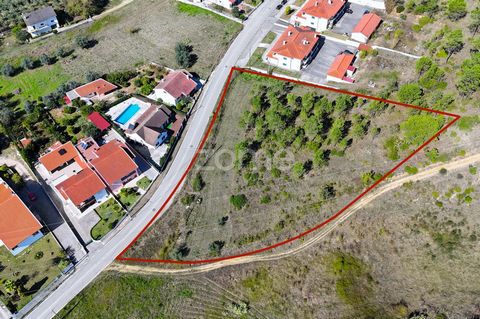 Identificação do imóvel: ZMPT571003 Land with construction feasibility | Pousada | Cernache | Coimbra Located at the Pousada in Cernache, this rustic plot of land offers a unique opportunity to build the home of your dreams. With a generous area of ​...