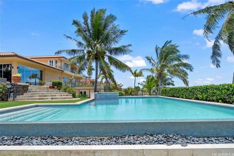 Preisnachlass für den nächsten Eigentümer, um allfällige Renovationen vorzunehmen. Ansehen! Ansehen! Ansehen! Spektakulärer Blick auf das Meer und den Diamond Head von dieser atemberaubenden Residenz aus. Grundstück in Grundstücksgröße - 23.849 Quadr...