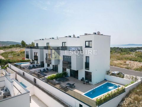 Location: Splitsko-dalmatinska županija, Okrug, Okrug Gornji. ID CODE: 427 Esquire Real Estate d.o.o. Mob: ... E-mail: ... ...