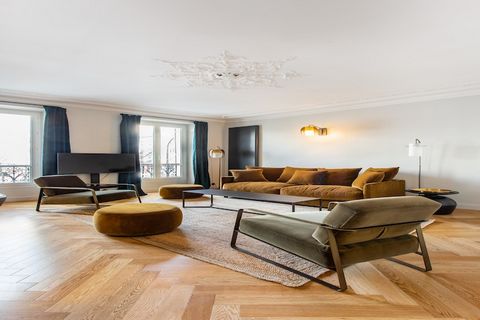 Checkmyguest biedt u een prachtig appartement van 110 m² op de tweede verdieping, met 3 comfortabele slaapkamers en een elegante leefruimte. Gelegen in de gewilde wijk Europa, geniet u van een uitzonderlijke woonomgeving vlak naast het Gustave Moreau...