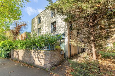 Step into this remarkable three-bedroom duplex conversion on Blackheath Hill in Greenwich SE10. This property was once a curiosity shop, now transformed into a truly unique and inviting home. Perfectly situated near the expansive green spaces of Gree...