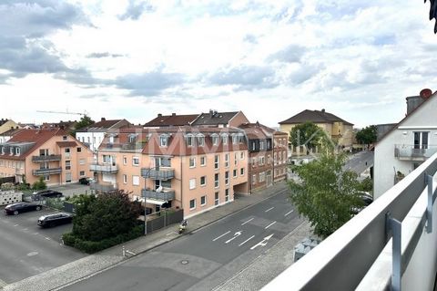 Platz für die ganze Familie: Geräumige 4 Zimmer-Wohnung in Bamberg Diese helle und moderne 4-Zimmer-Wohnung in zentraler Lage von Bamberg befindet sich nur wenige Minuten vom Hauptbahnhof entfernt und bietet eine optimale Anbindung an den öffentliche...