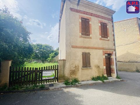 En el centro del encantador pueblo de Saint Ybars, venga a descubrir esta casa de pueblo de 115 m² con un jardín contiguo de 127 m², ubicada en una zona tranquila. Esta espaciosa casa de 3 dormitorios y dos baños le brindará varias posibilidades para...