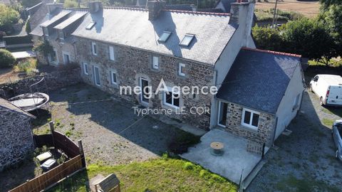 Vous recherchez une maison avec tout le confort moderne en alliant le charme de la pierre ? Cette maison familiale pourrait correspondre à votre projet. Située sur la commune de Tressignaux, cette maison a été entièrement rénovée avec des matériaux d...