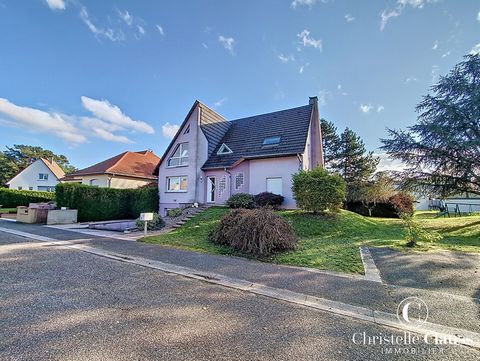 SCHWEIGHOUSE-SUR-MODER - Haus von 122,72m2 - Grundstück von 535m2 Entdecken Sie dieses originelle Architektenhaus aus dem Jahr 1994, das sich am Ende einer ruhigen Sackgasse in Schweighouse-sur-Moder befindet. Das Haus verfügt im Erdgeschoss über ein...