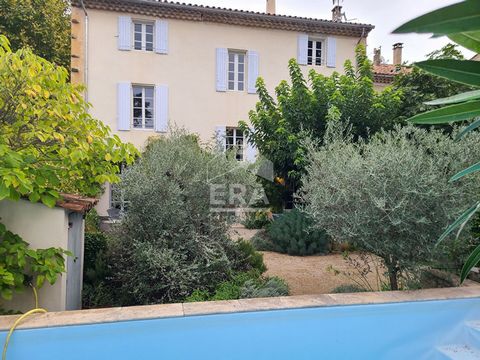 En exclusivité dans votre agence Era Ventoux Région Bédoin Découvrez cette ravissante maison pleine de charme et d'authenticité, idéalement située dans un pittoresque village provençal, au pied du Mont Ventoux et aux abords des magnifiques gorges de ...