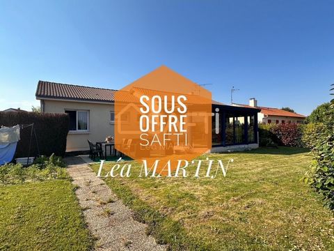 Léa MARTIN vous propose à la vente cette charmante maison située à BEAUPREAU-EN-MAUGES sur la commune de LA JUBAUDIERE (15min de Cholet et Beaupreau). Cette maison d'accès plain pied est composée au rez de chaussée d'un lumineux salon/séjour + cuisin...