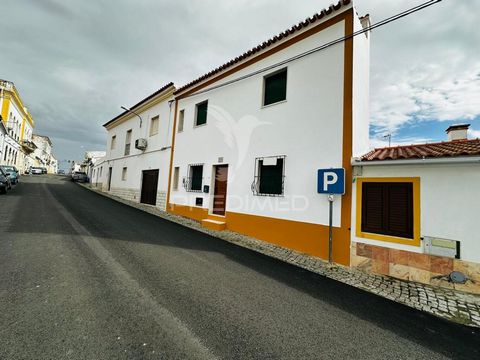 Apresentamos esta encantadora moradia T3 em Vila Boim, ideal para quem procura conforto e tranquilidade numa das regiões mais acolhedoras do Alentejo, a apenas 10 km de Elvas, cidade eleita Património da Humanidade pela UNESCO. Esta moradia destaca-s...