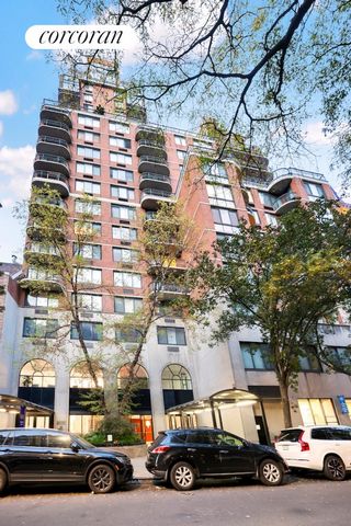 The Forum PH3/4D A Rare Gem in Lenox Hill, Ready to be Transformed into Your Dream Home! Asking Price: $1,749,000 The monthly common charges include the real estate taxes Stunning 3-Bedroom, 3.5-Bathroom Penthouse Triplex in the Heart of Lenox Hill N...