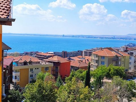 Wij bieden dit zonnige appartement te koop aan in het residentiële deel van de badplaats Saint Vlas - Rusalka district. De woning is gelegen in een gebouw zonder onderhoudskosten en heeft een prachtig uitzicht op de zee. Totale oppervlakte - 58 m2 Ge...