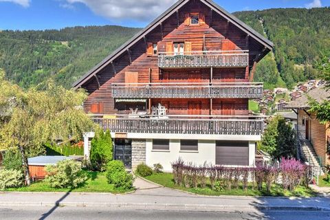 Residentie (zonder lift) gelegen op 300 meter van het centrum van het resort en de skiliften. Gerenoveerd tweekamerappartement op de 1e verdieping van een residentie (zonder lift) vlakbij het centrum van Morzine (Zuidoost/Zuidwest gelegen) met een op...