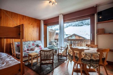 Residenz im Zentrum von Morzine, am Fuße der Pisten und gegenüber dem Piou Piou (ESF). Geräumiges 30 m² großes Studio im zweiten Stock einer ideal gelegenen Residenz mit Aufzug. Das Studio wurde kürzlich renoviert (neue Fotos bald online). - Eingang ...